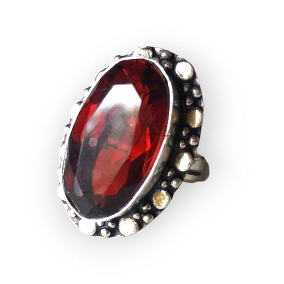 Stamped 925 faux garnet ring, bold and beautiful cocktail ring, size 8 - Picture 2 of 14